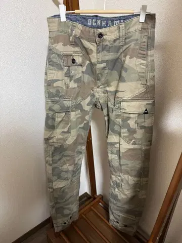DENHAM 카모플라쥬 카고 팬츠