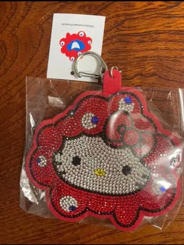 오사카 간사이 만박 산리오 반짝이 가죽 키링 키티