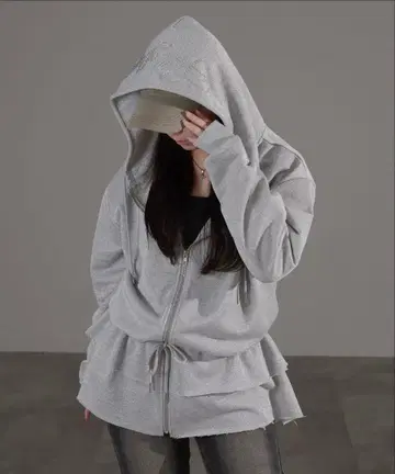 프릴 달린 라메 후드티