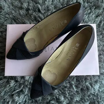 DIANA 블랙 하이힐 펌프스