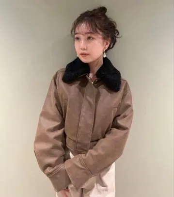 LILY BROWN 숏 기장 가죽 블루종