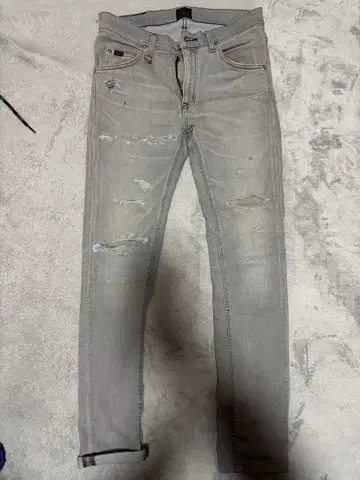 리 데미지 가공 그레이 데님 팬츠