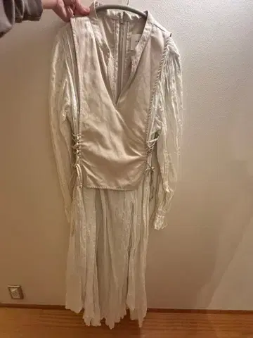 AMERI 아이보리 긴팔 원피스