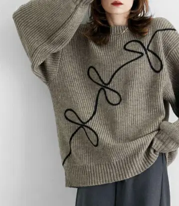 코드 자수 니트 풀오버 베이지