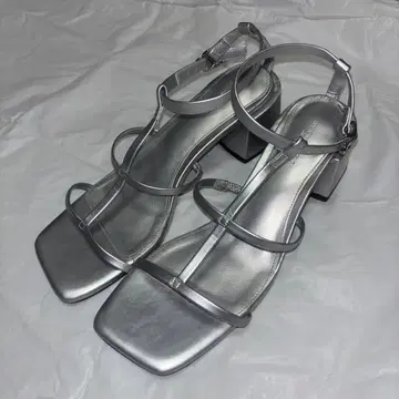 AZUL 실버 스트랩 샌들