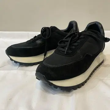 컨디션 최상 ZARA 패브릭 플랫폼 러닝 통굽 블랙 24cm