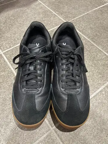 유니클로C 스니커즈