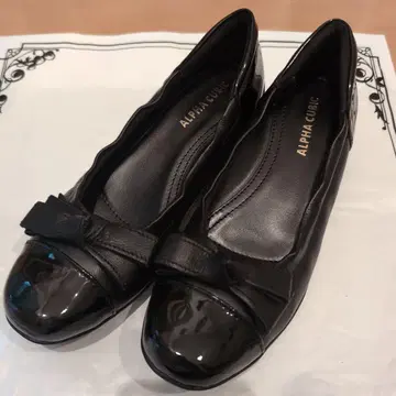 알파 큐빅 새상품 로우힐 펌프스 리본 포함 23