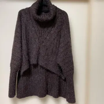 LABELLE ETUDE 페더 얀 볼륨 터틀 니트