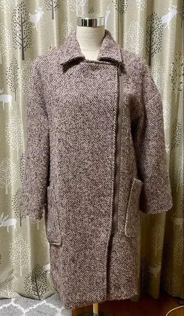 브라운 계열 트위드 롱 코트