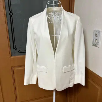 23구 화이트 깔끔한 노카라 자켓 봄 상품