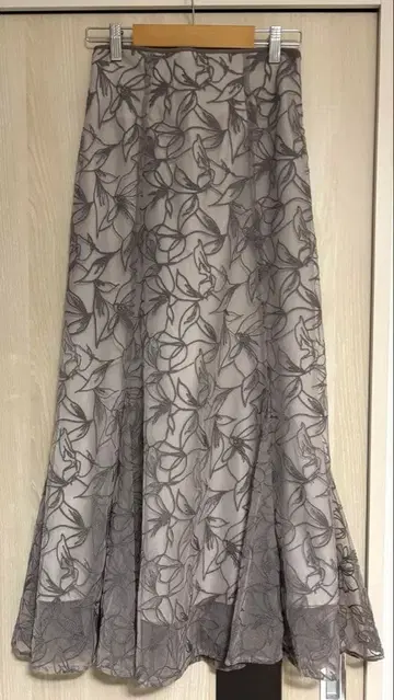 아푸이저 리쉬 꽃무늬 자수 머메이드 스커트