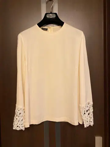 아크리스 블라우스