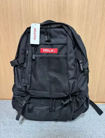 MILK. 블랙 백팩