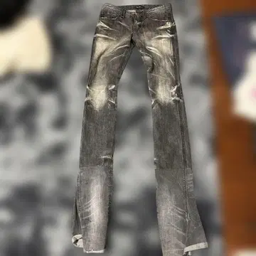 Who want it. 그레이 부츠컷 데님