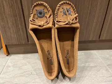 미네통카 베이지 모카신