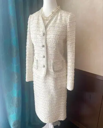 새상품급 해롯 HARRODS 화이트 계열 포멀 자켓 & 스커트 셋업