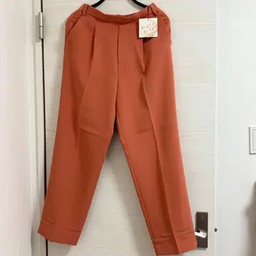 미사용 새상품 EIura 바에라 테이퍼드 팬츠 L 사이즈