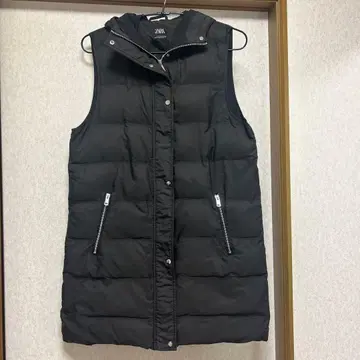 ZARA 블랙 슬리브리스 다운 자켓