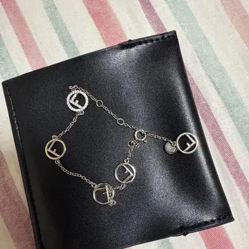 실버 다이아몬드형 링크 팔찌