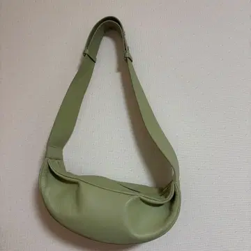 cos 가죽 숄더백