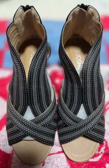 미사용 새상품 JOSHUA 블랙 스트라이프 샌들