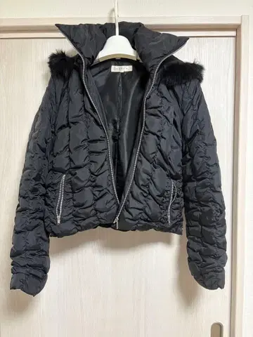 케티 퍼 트리밍 다운 자켓