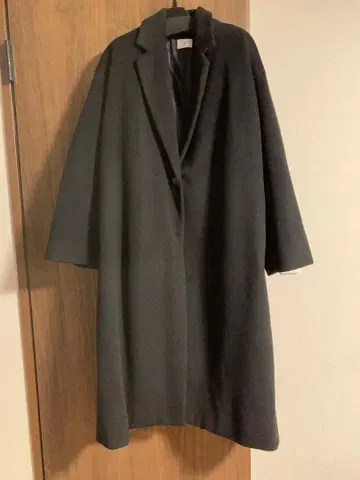 ungrid 루즈 실루엣 체스터 코트 블랙