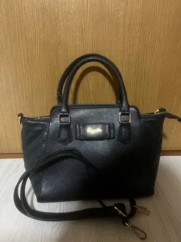 리즈멜로 퀼팅 블랙 핸드백