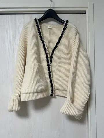 새상품급 EFFE BEAMS 카라멜 리본 니트