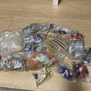 캡슐 토이 여러 가지