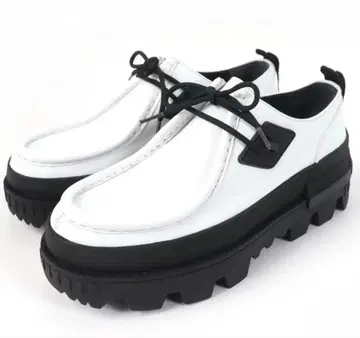 MONCLER 화이트 블랙 로퍼 통굽