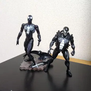 MARVEL 베놈 피규어 2개