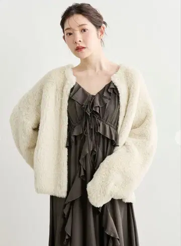 새상품급 COCO DEAL 더블 페이스 페더 니트 아우터 아이보리