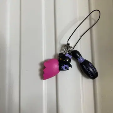 라운드원과 키티의 콜라보 스트랩