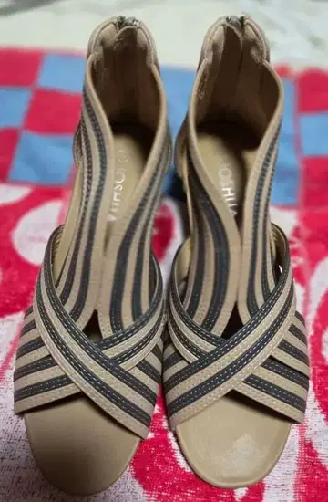 JOSHUA 베이지 스트라이프 샌들