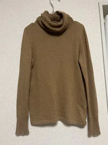 슈가 매트릭스 캐시미어 브라운 터틀넥 니트 스웨터