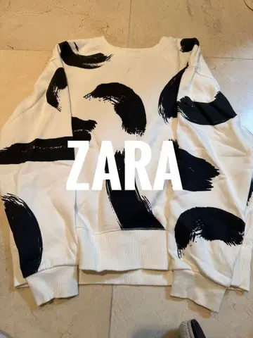 ZARA 화이트 블랙 브러쉬 스트로크 트레이닝복 S 사이즈