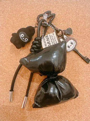 러브부 찰랑찰랑 키링 Black