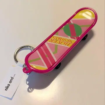 niko and 백 투 더 퓨처 스케이트보드 키링