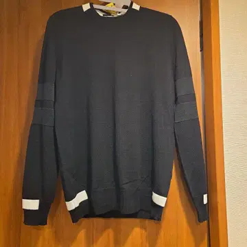 지방시 얇은 소재 니트 스웨터