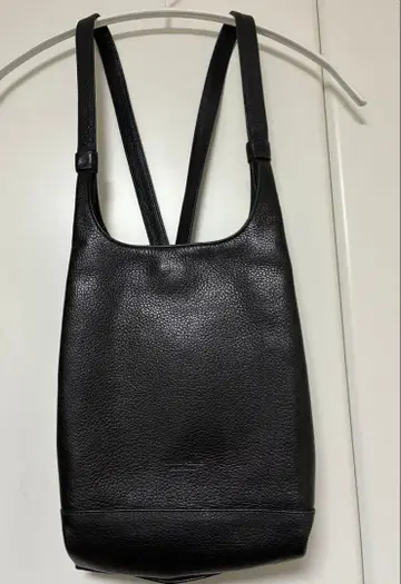 블랙 가죽 크로스 스트랩 백팩