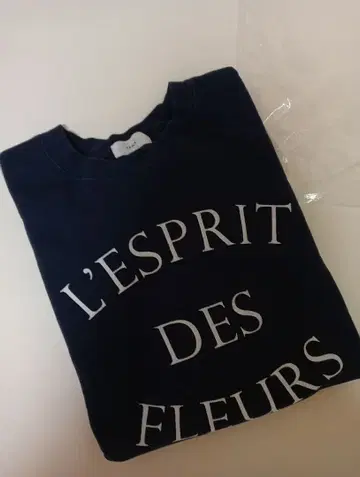 이에나 프린트 맨투맨