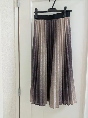 새상품급 osmosis 오즈모시스 그라데이션 라메 플리츠 스커트