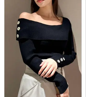 dazzlin 원숄더 언밸런스 버튼 니트탑