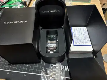 엠포리오 아르마니 실버 직사각형 시계