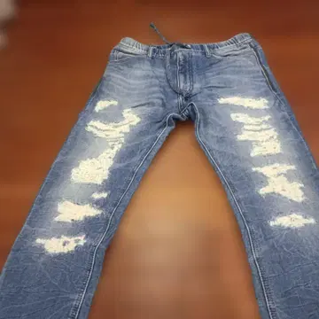 데미지 가공 블루 데님 팬츠