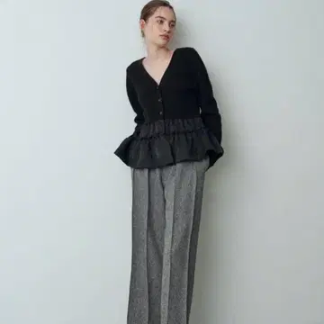 시뉴 Cygne 24AW 도킹 가디건 V넥 블랙