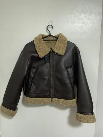 GU 페이크 무스탕 숏 플라이트 자켓