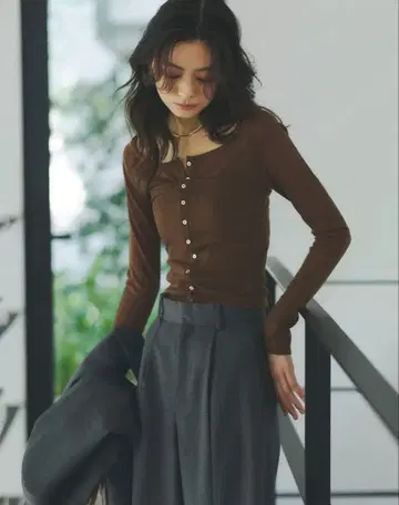 anuans 시어 울 레이어링 상의 브라운